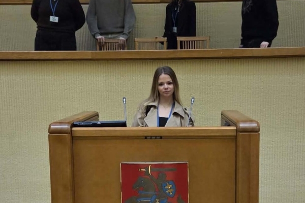 Mūsų mokinė dalyvavo jaunųjų politologų mokykloje!